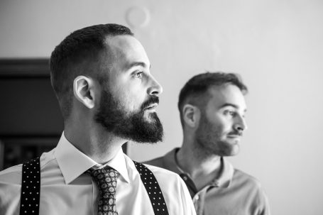 Manuel y su hermano, el dia de su boda en Hacienda Torrequemada en Bolillos de la Mitación