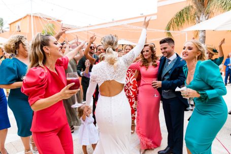 Novia entrando Hacienda Albaraka_dos hermanas