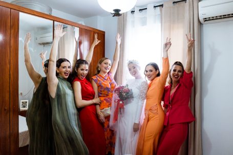 Foto con las amigas de  novia, La aldaba, Sevilla