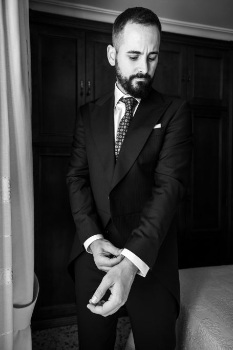 Manuel un novio elegante. Fotografia de Boda en Sevilla