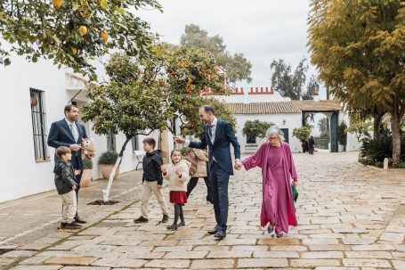 Boda en Hacienda Villanueva del Pitamo, Sevilla. El novio llegando a la ceremonia