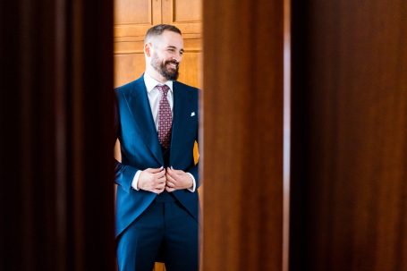 Manuel se ve espectacular con su traje de Novio, Boda en Sevilla