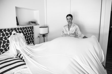 La novia con su vestido antes de ir al la Hacienda Torrequemada, sevilla