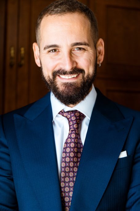 Manuel sonriente antes de salir para la ceremonia en Hacienda Torrequemada, Bollullos de la Mitación