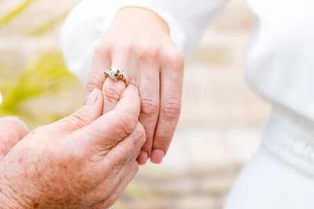 un regalo de la abuela a la novia. Fotografía muy emotivas y sentimentales