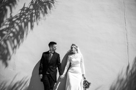 Retrato romántico de Yaiza y Ángel al atardecer en los jardines de la Hacienda Al
Baraka_dos hermanas_sevilla